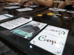 FacilShopping - Em Coup, você quer ser o último jogador com influência no  jogo, sendo às duas cartas viradas para baixo à sua frente. Cada jogador  começa com duas moedas e duas