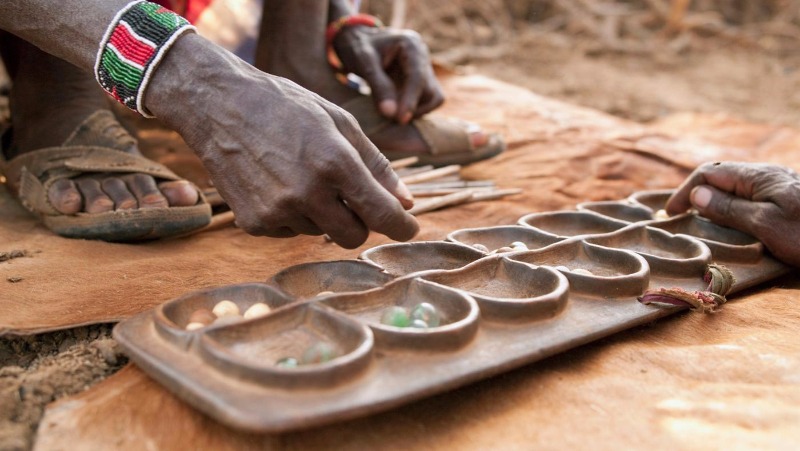 O Objetivo do jogo Mancala é: AULA 25 * acumular mais sementes que o  oponente no seu depósito (kalaha). 