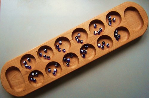 O Objetivo do jogo Mancala é: AULA 25 * acumular mais sementes que o  oponente no seu depósito (kalaha). 