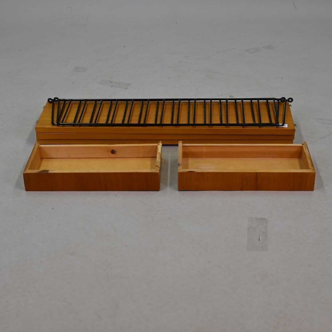 Vägghylla String 3 hyllplan 2 lådor teak (51581) — Luleå Auktionsverk