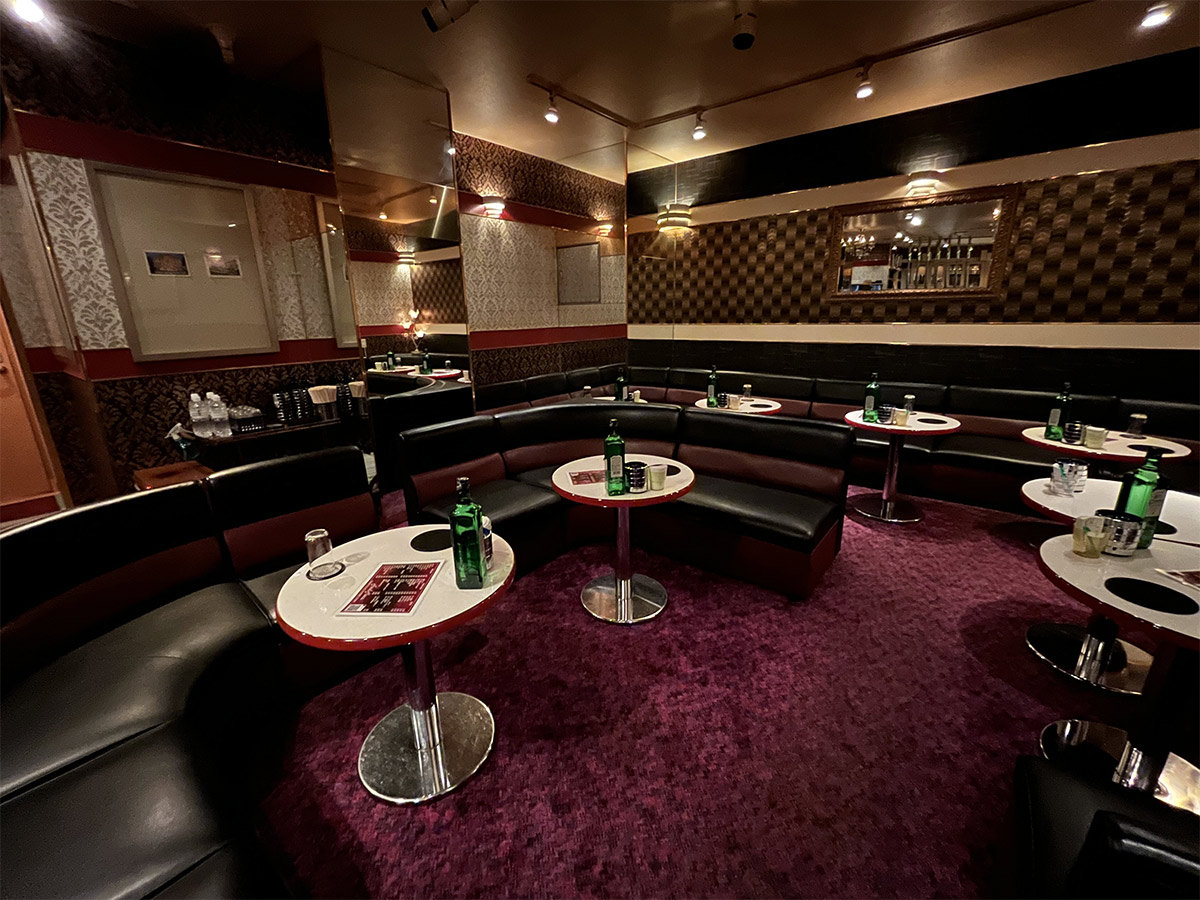 【パブクラブ トレビの泉】(相模原)の店内写真