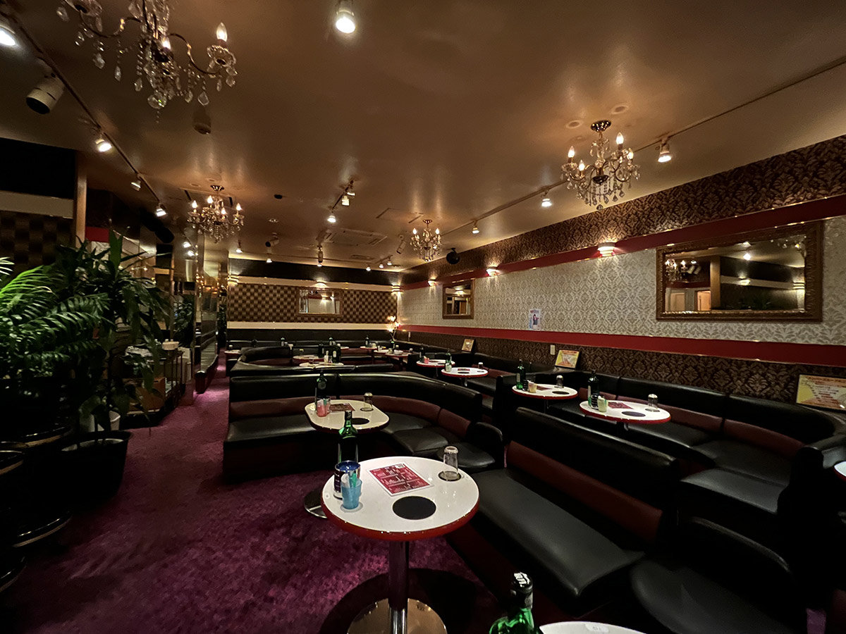 【パブクラブ トレビの泉】(相模原)の店内写真