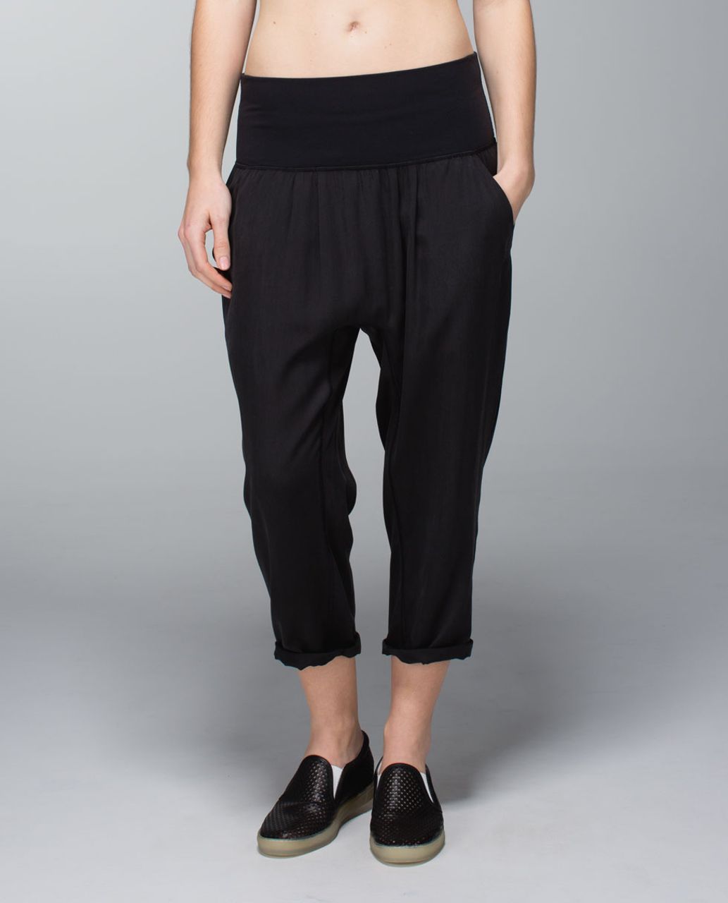 Lululemon Post Power Crop - Black 