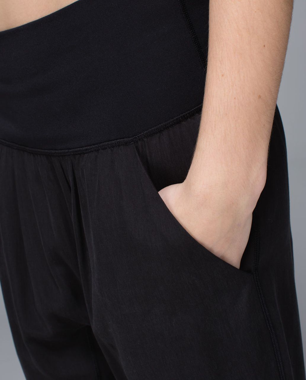 Lululemon Post Power Crop - Black