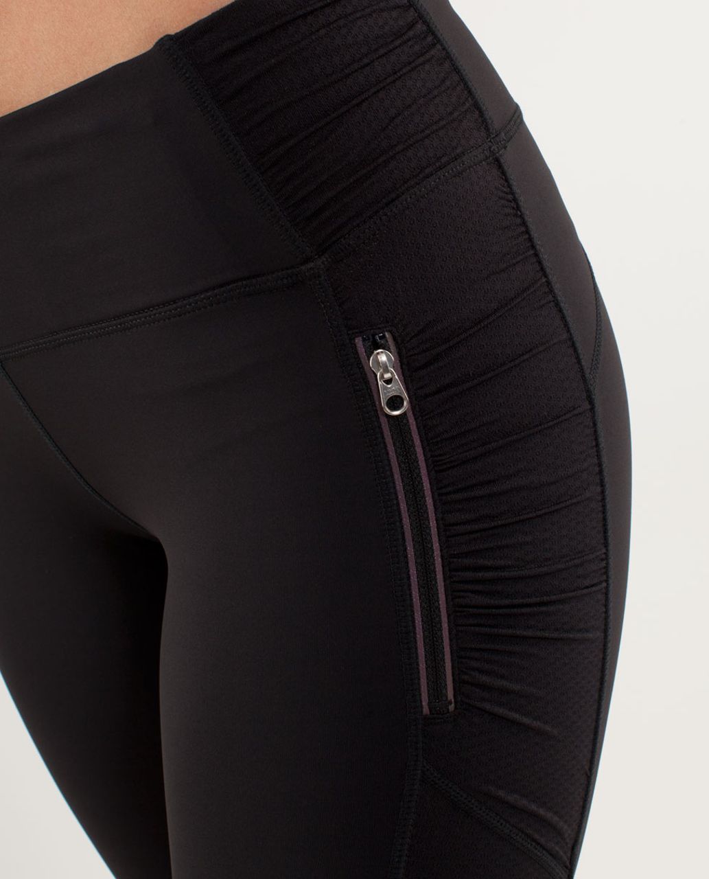 Lululemon Run:  In The Sun Crop - Black