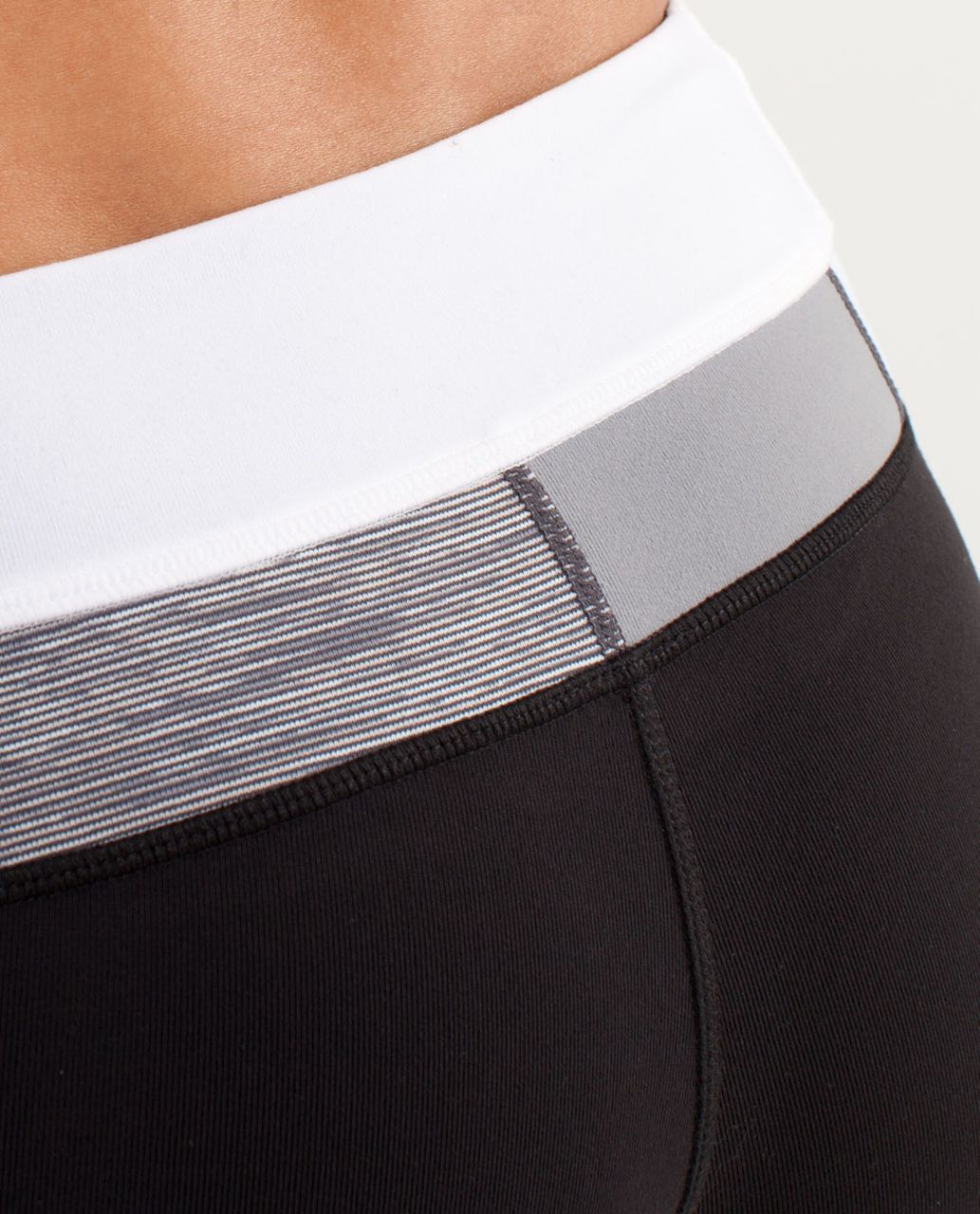 Lululemon Groove Crop - Black /  White /  Quilting Spring 11