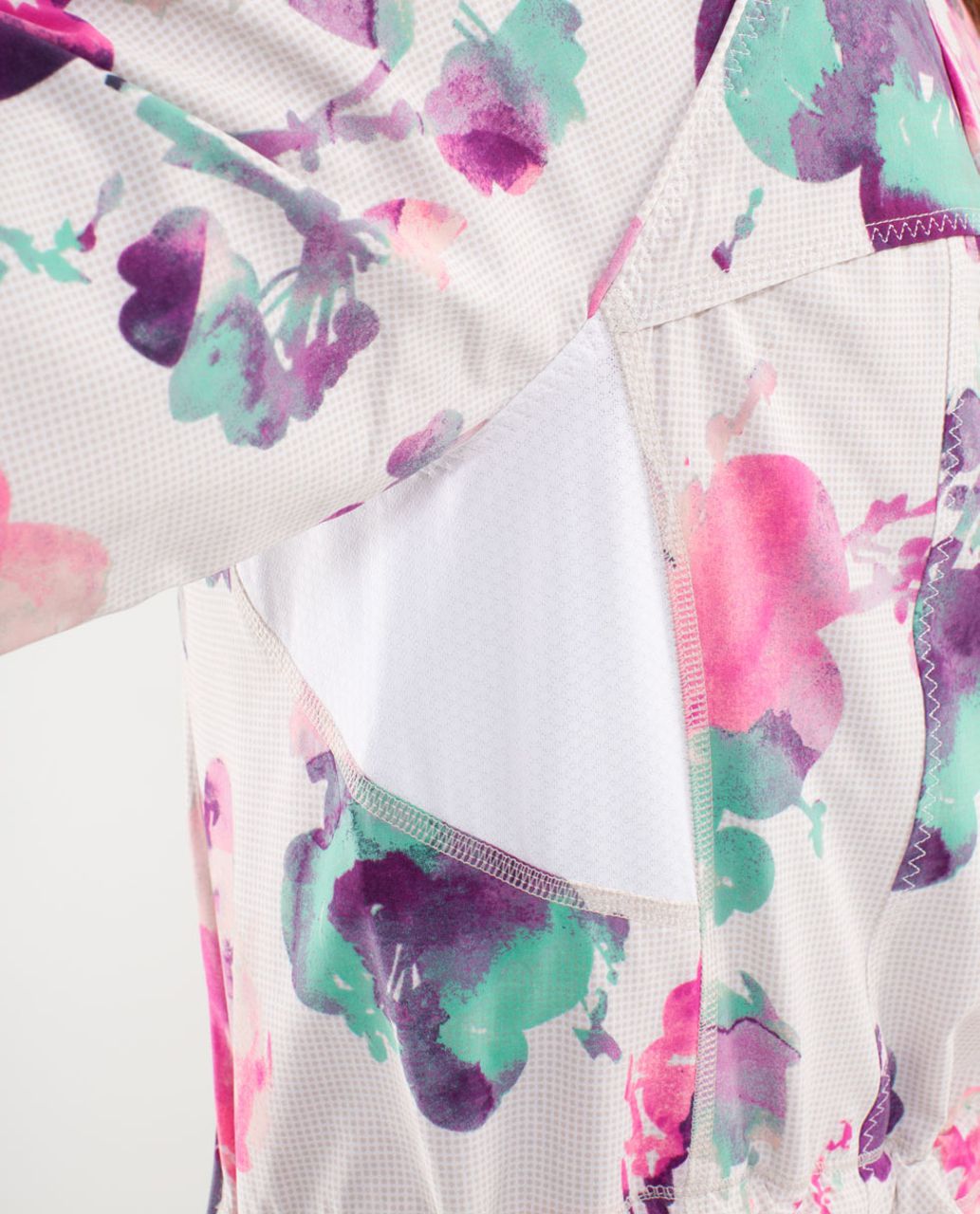 Lululemon Run:  Travel To Track Jacket *Print - Blurred Blossoms White