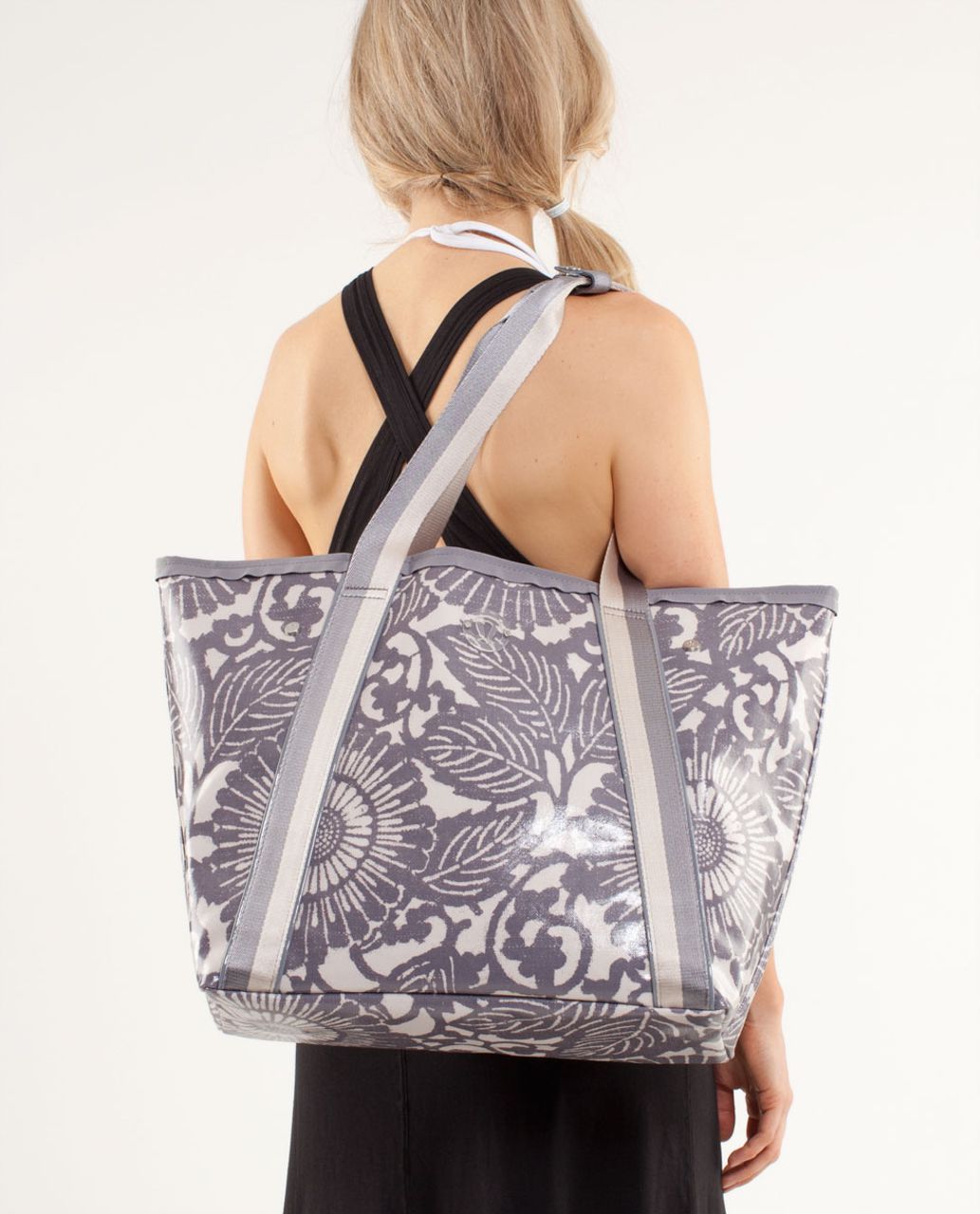 Lululemon Surf 'N' Turf Tote - Beachy Floral Dune Fossil /  Blush Quartz