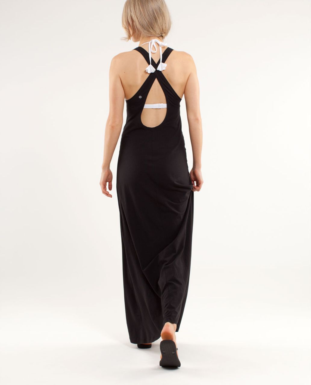 https://storage.googleapis.com/lulu-fanatics/product/10349/1280/lululemon-heatwave-maxi-dress-black-0001-52423.jpg