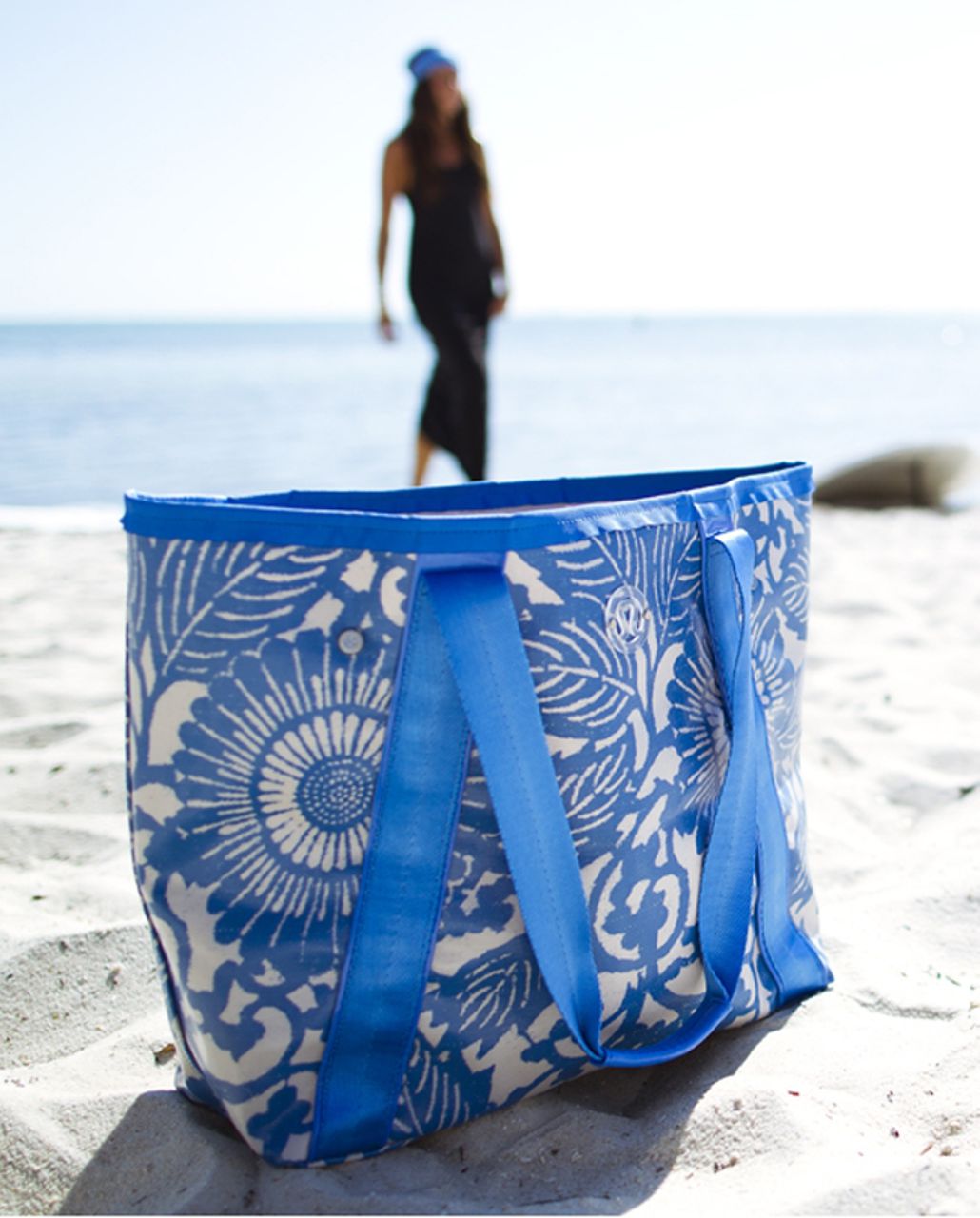 Lululemon Surf 'N' Turf Tote - Beachy Floral Dune Porcelaine /  Dune