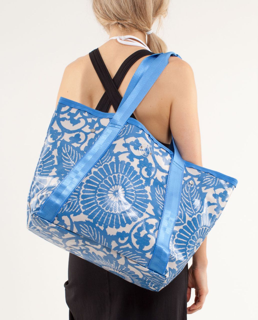 Lululemon Surf 'N' Turf Tote - Beachy Floral Dune Porcelaine /  Dune