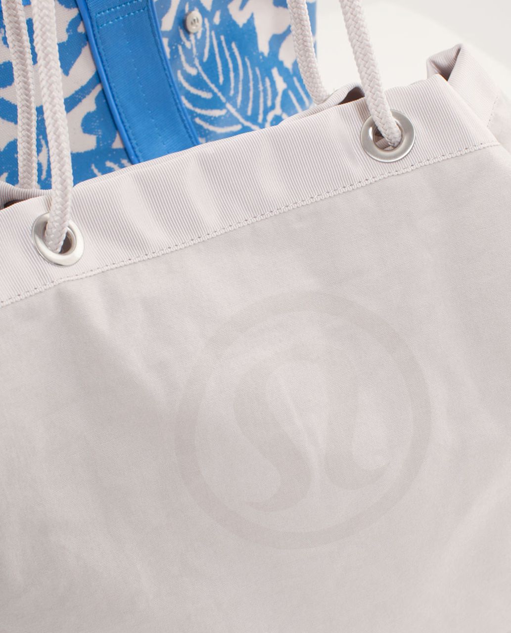 Lululemon Surf 'N' Turf Tote - Beachy Floral Dune Porcelaine /  Dune