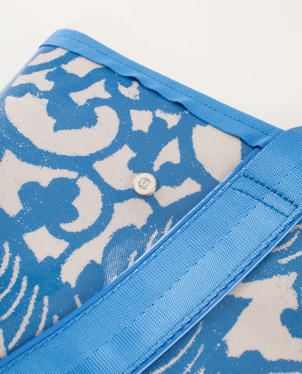 Lululemon Surf 'N' Turf Tote - Beachy Floral Dune Porcelaine /  Dune