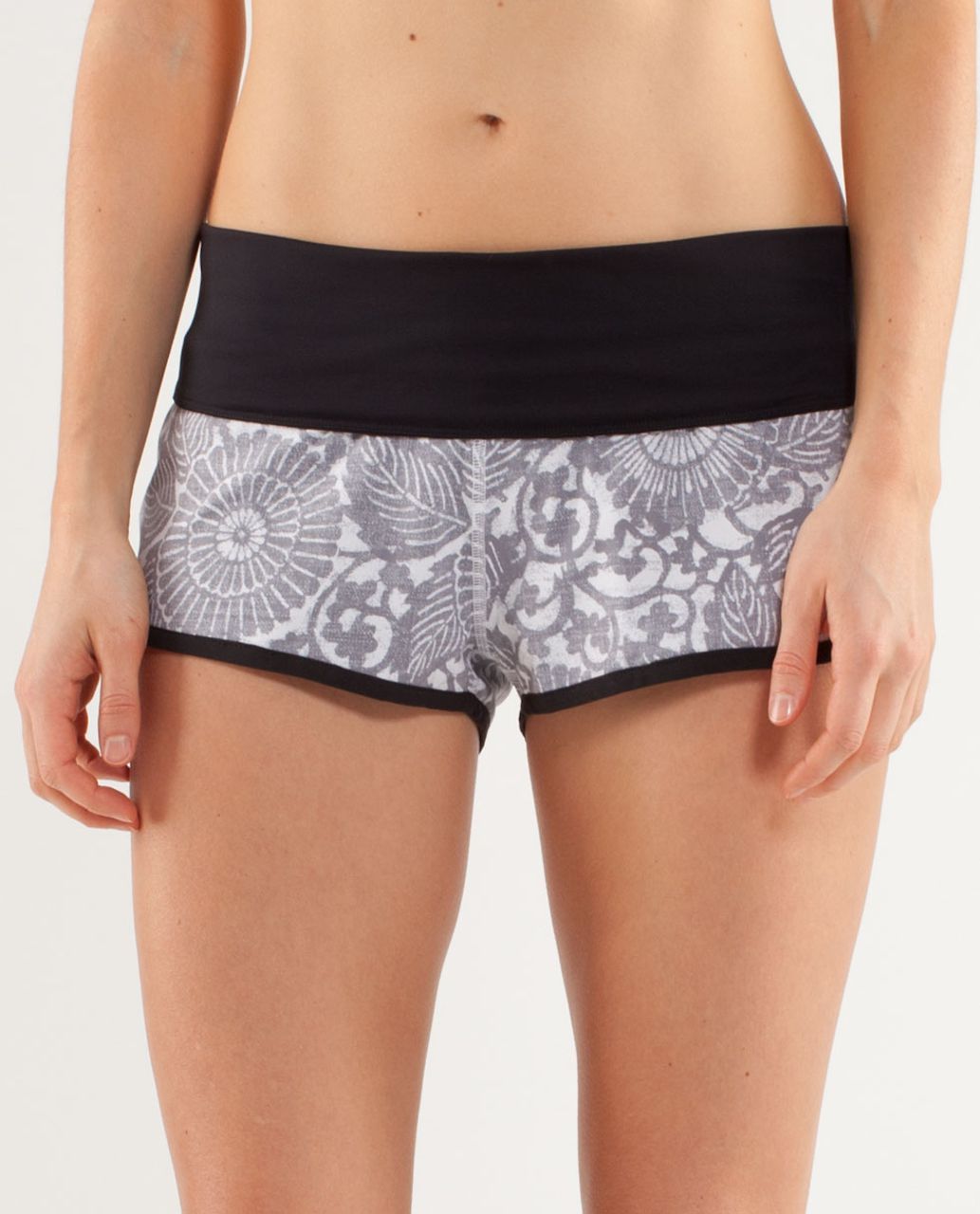 Lululemon Flip Out Boardshort - Black /  Beachy Floral White Fossil