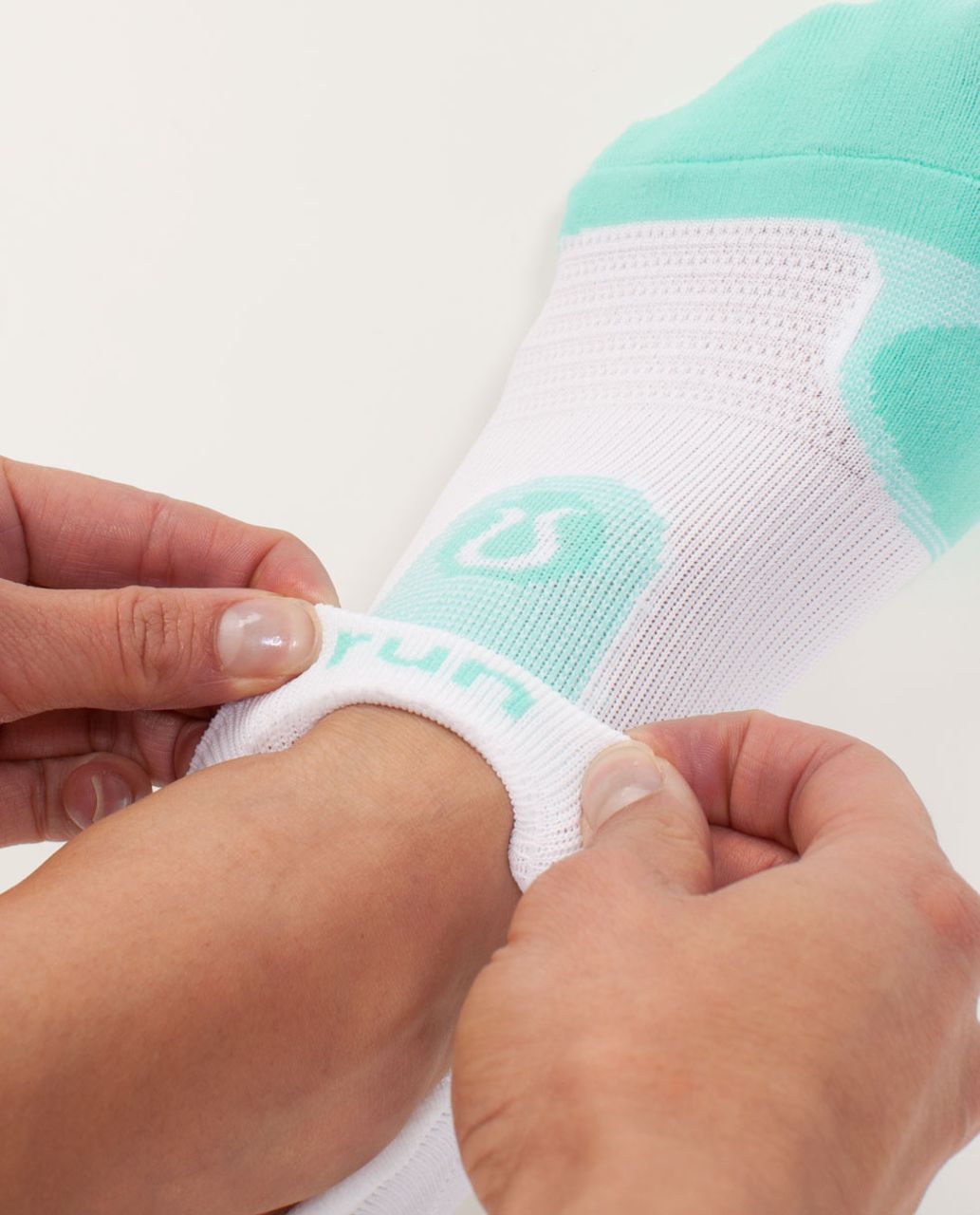 Lululemon Women's Ultimate Padded Run Sock - Menthol White Feeder Stripe /  Menthol