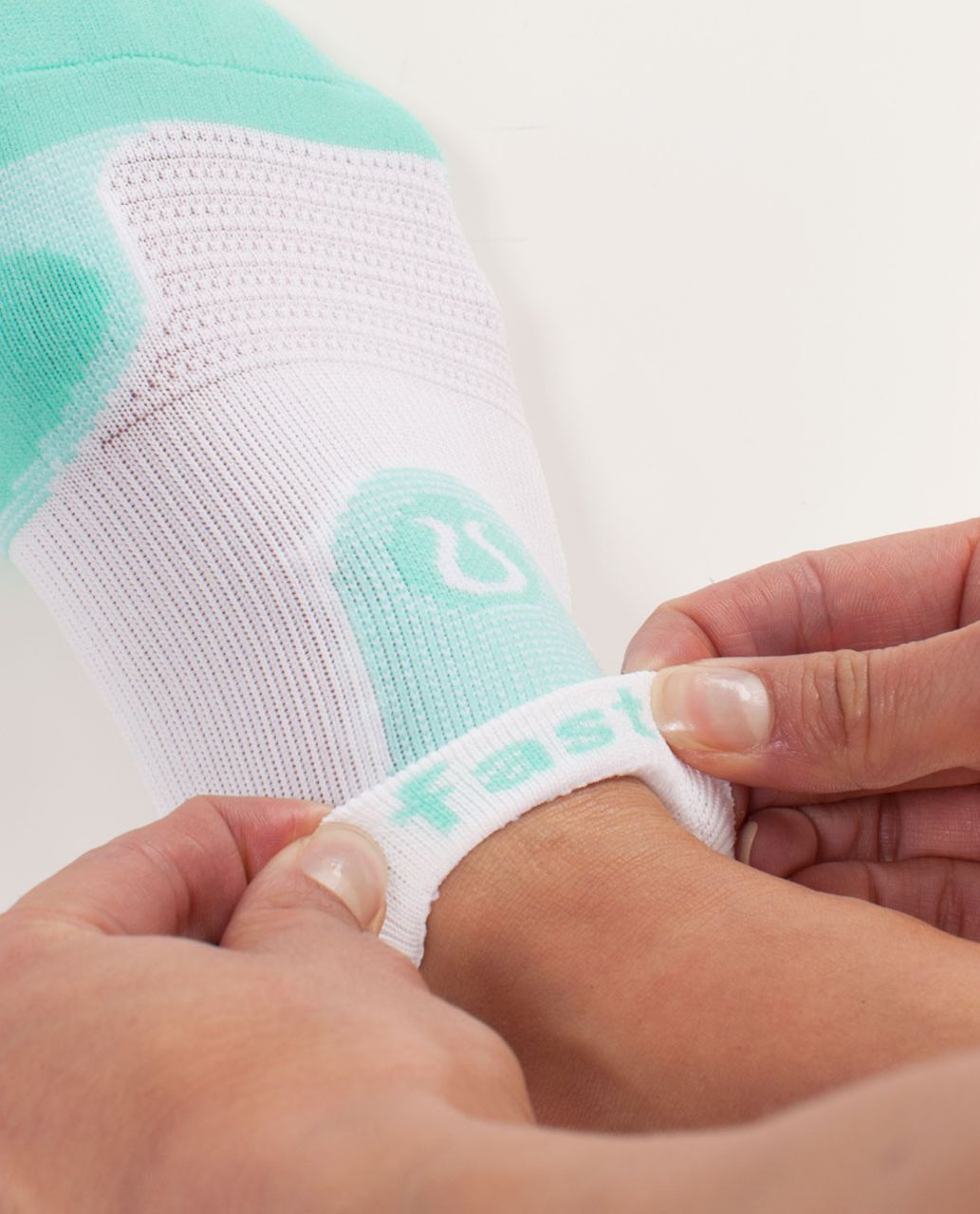 Lululemon Women's Ultimate Padded Run Sock - Menthol White Feeder Stripe /  Menthol