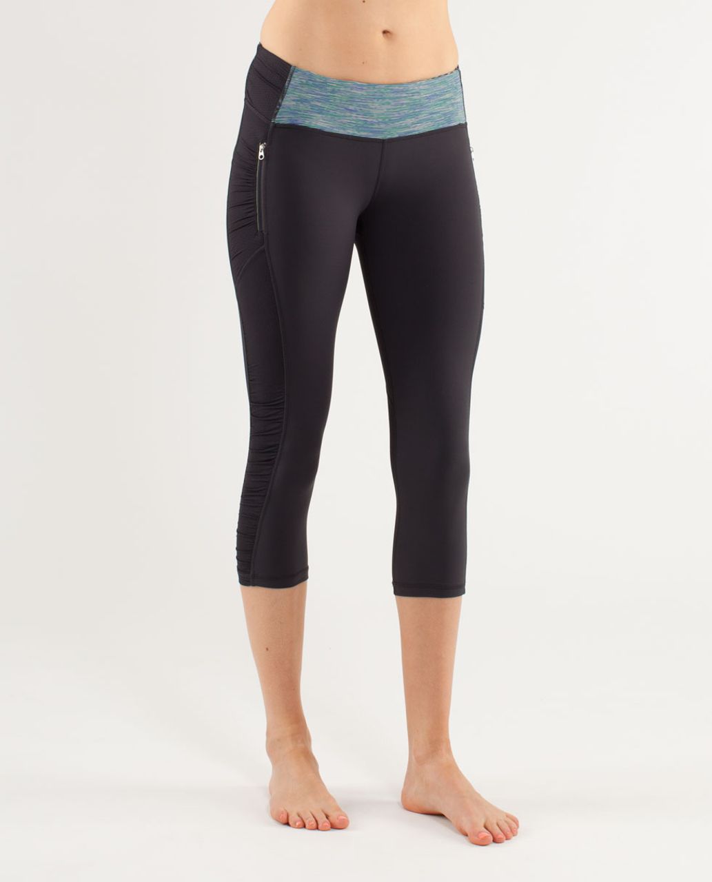 Lululemon Run: In The Sun Crop - Deep Coal / Wee Are From Space Deep ...