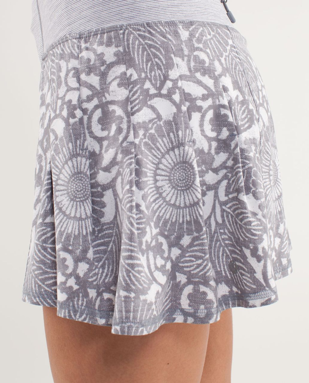 Lululemon Run:  In The Sun Skirt - Beachy Floral White Fossil /  Wee Stripe White Fossil