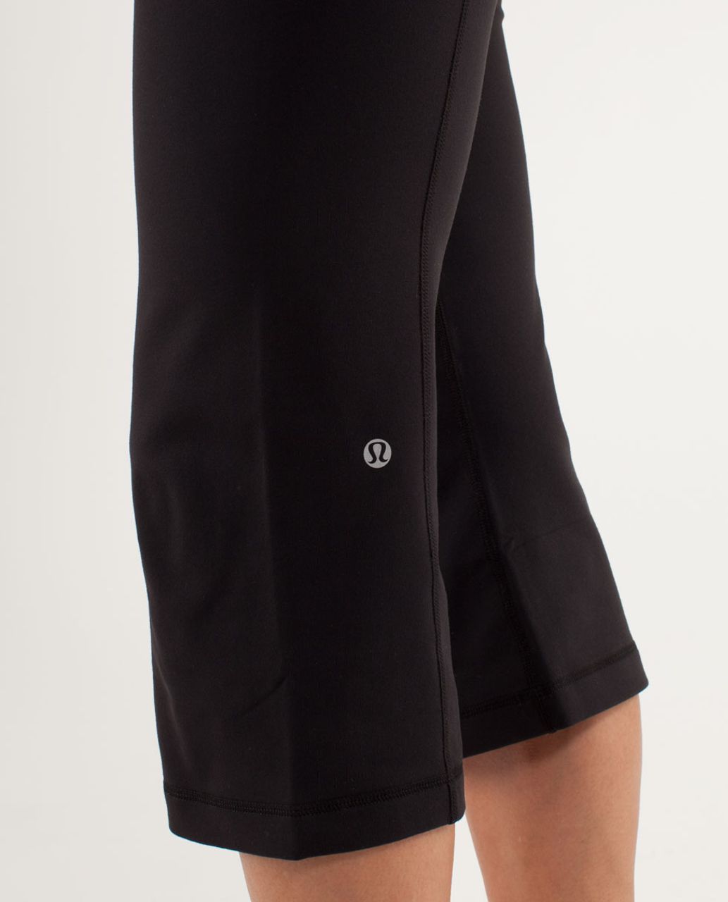 Lululemon Groove Crop - Black /  Quilting Spring 21