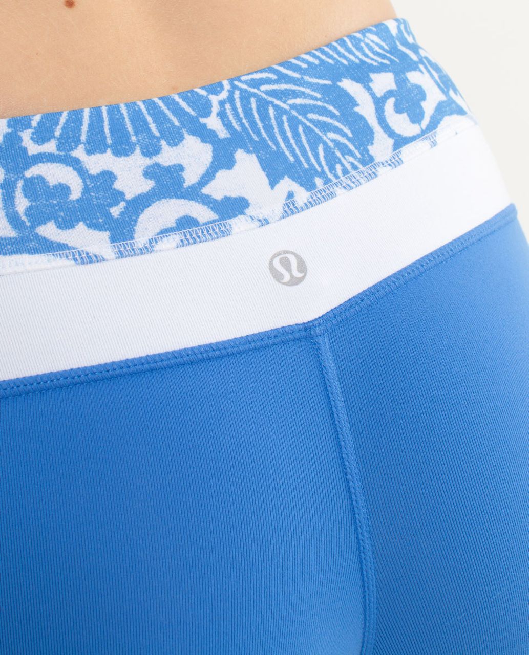 Lululemon Reverse Groove Short (Tall) - Porcelaine /  Beachy Floral White Porcelaine /  White