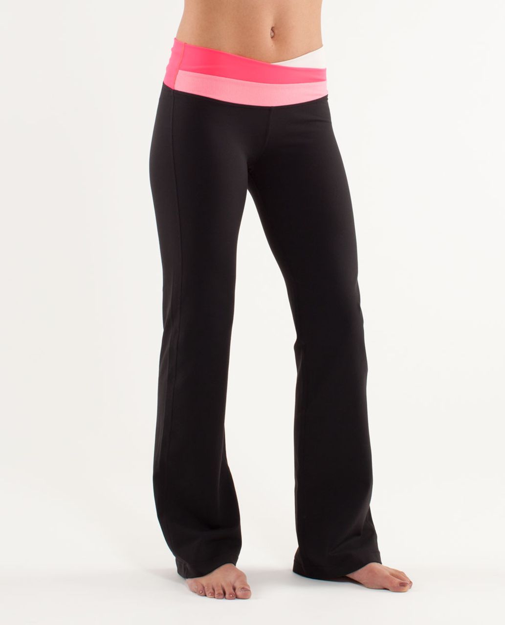 https://storage.googleapis.com/lulu-fanatics/product/10535/1280/lululemon-astro-pant-tall-black-dune-flash-5547-53890.jpg