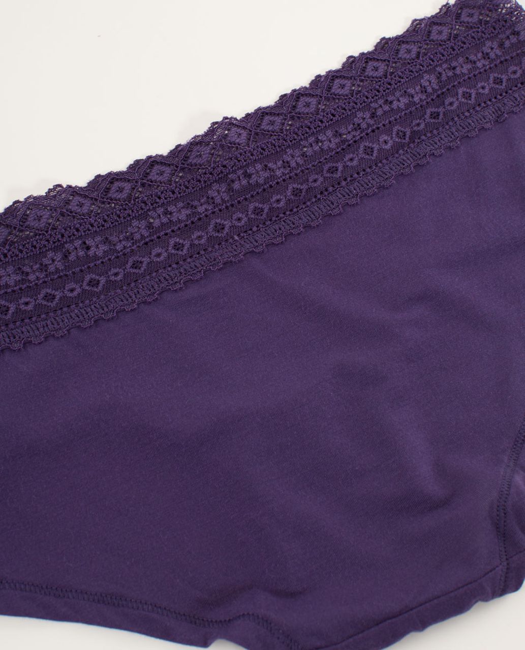 Lululemon Foxy Lulu Hotshort - Concord Grape