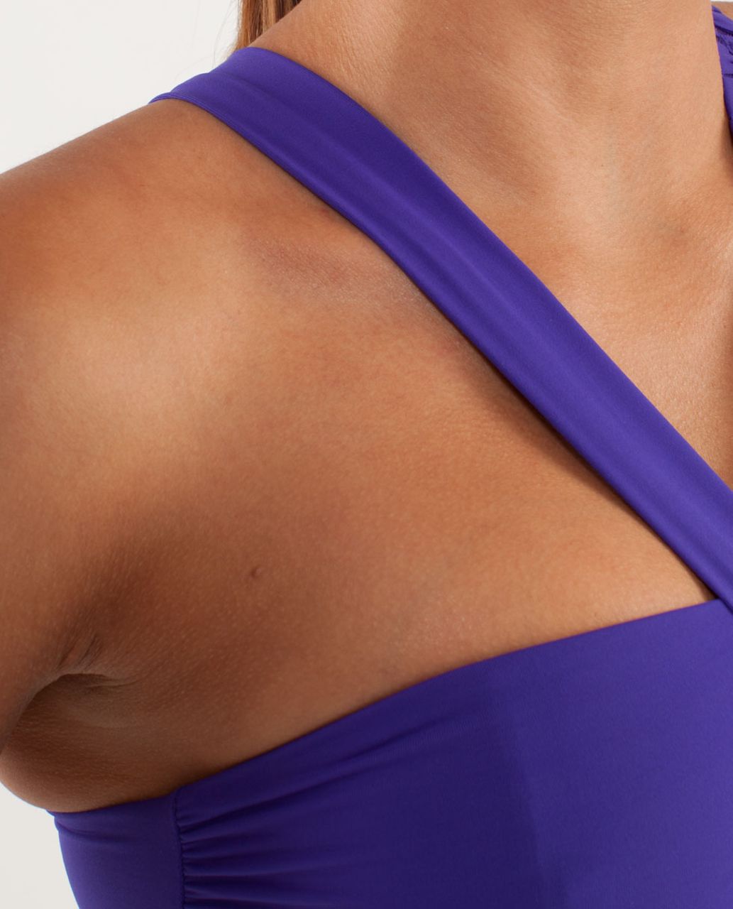 https://storage.googleapis.com/lulu-fanatics/product/10737/1280/lululemon-some-like-it-hot-bra-bruised-berry-6925-55461.jpg