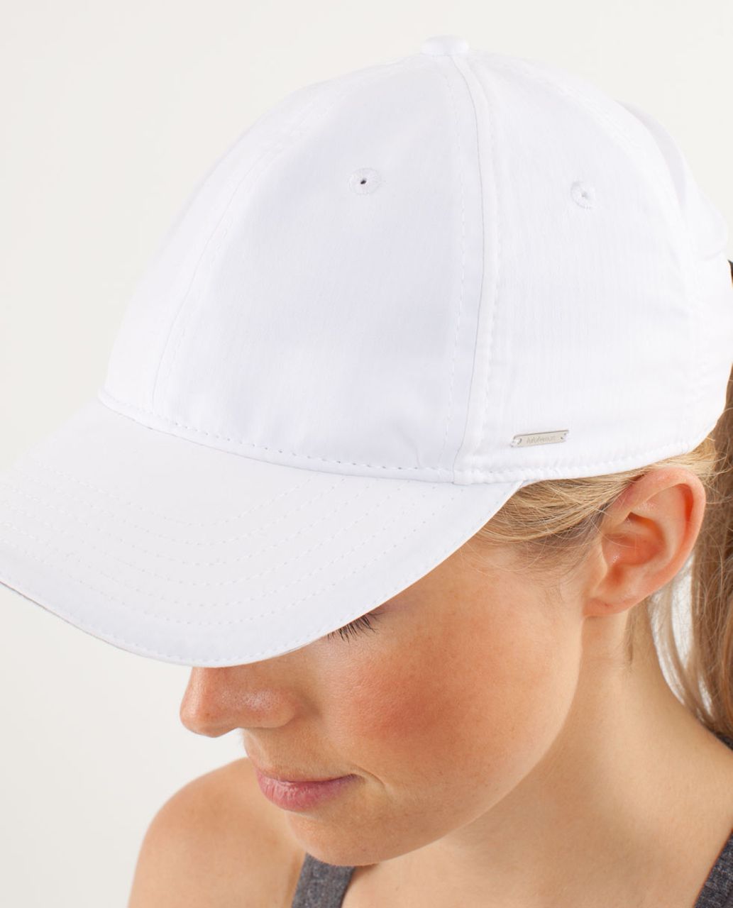 white hat womens