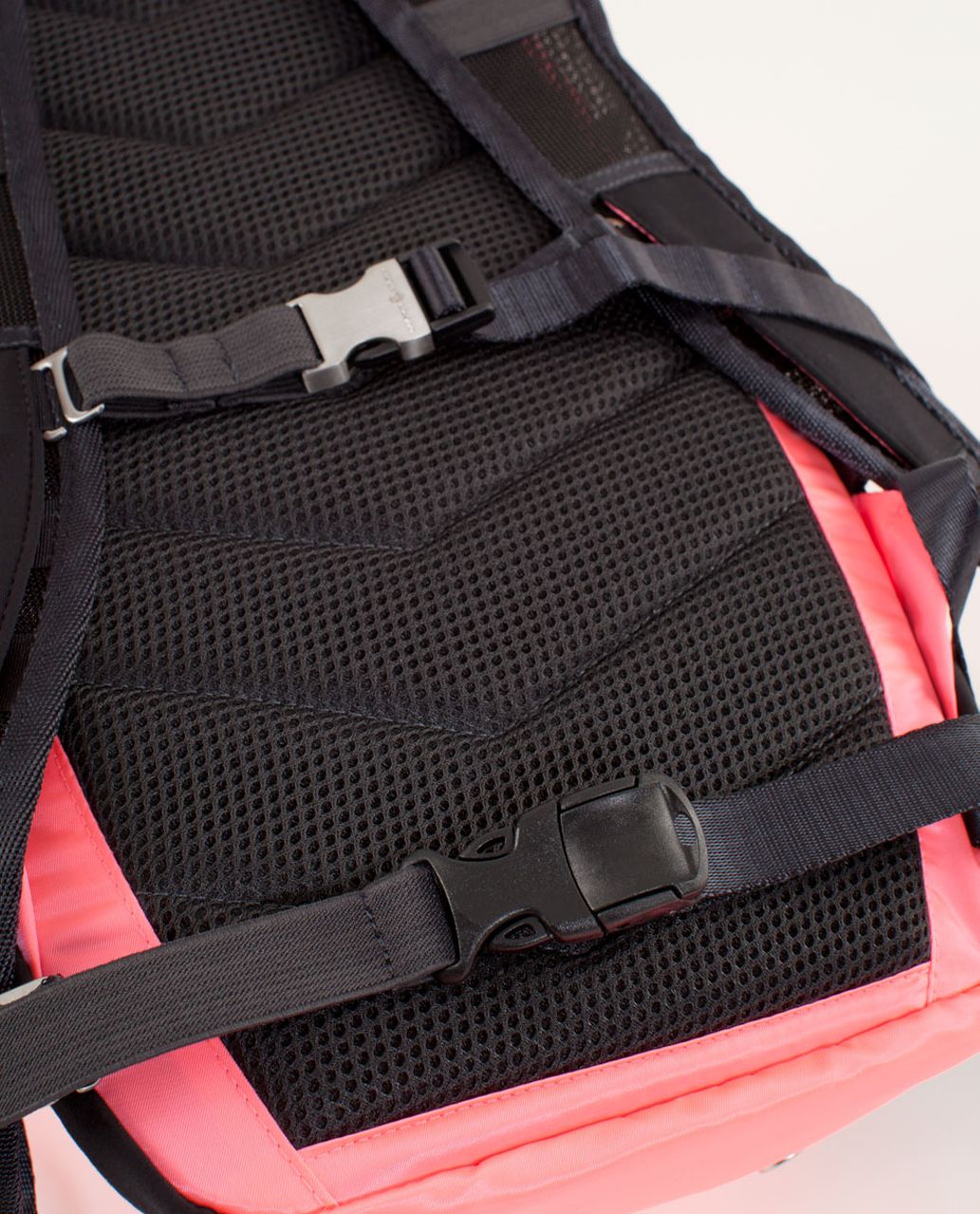 Lululemon Run From Work Backpack - Flash Light / Deep Coal