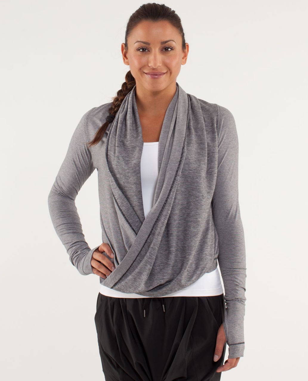 LULULEMON Iconic Yoga Wrap After Class Top - black/white wee