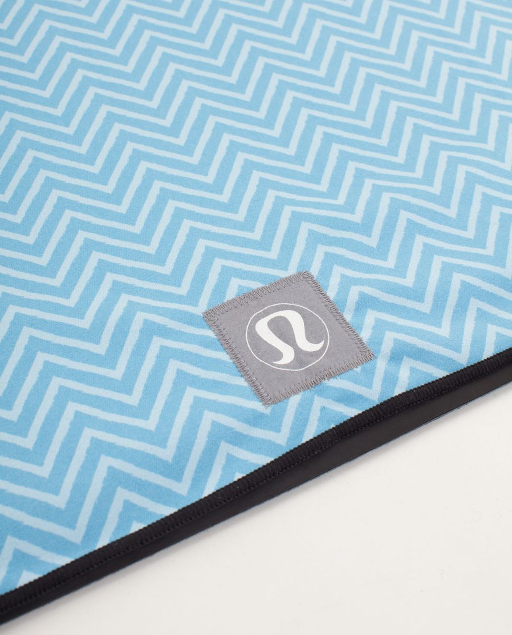 Lululemon Manduka Equa Towel Plus - Squiggle Caspian Blue / Deep Coal