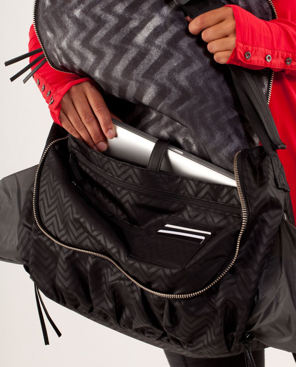 Lululemon Yoga Moto Messenger - Squiggle Emboss Black