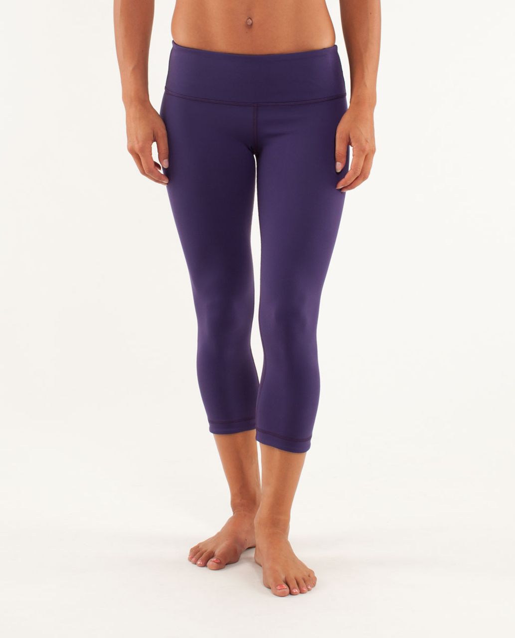 Lululemon Leggings Size 4 Purple Striped Wunder Under Pants Crop Capri  Womens