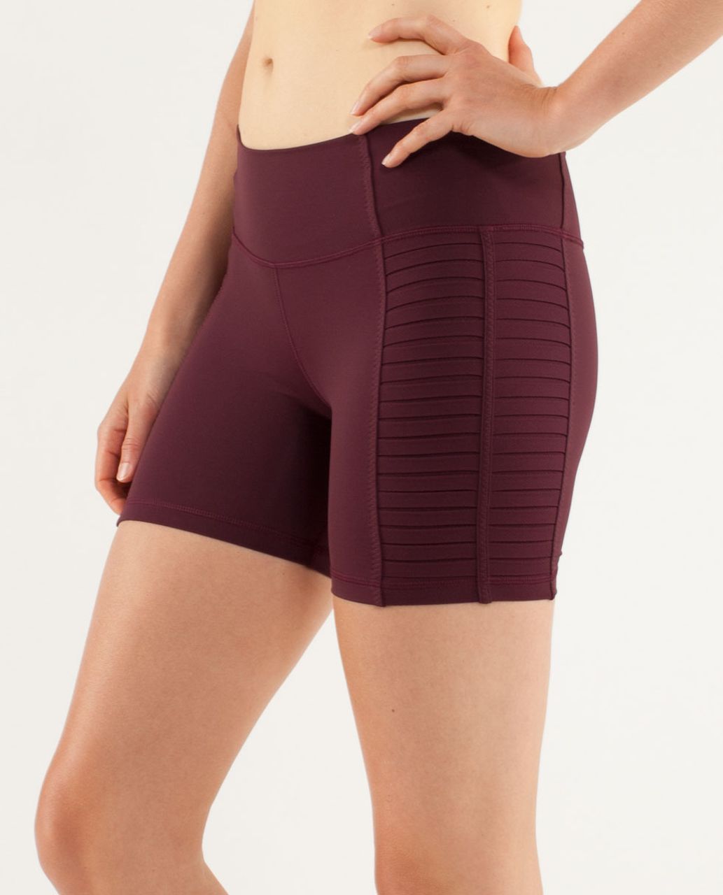 Lululemon Breath Of Fire Short - Bordeaux Drama