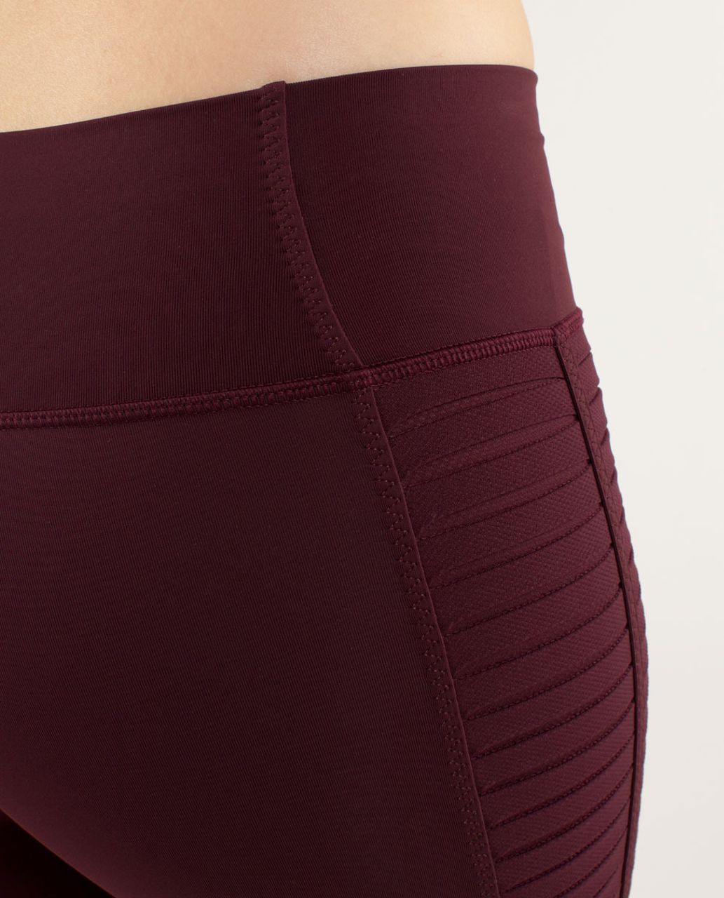 Lululemon Breath Of Fire Short - Bordeaux Drama