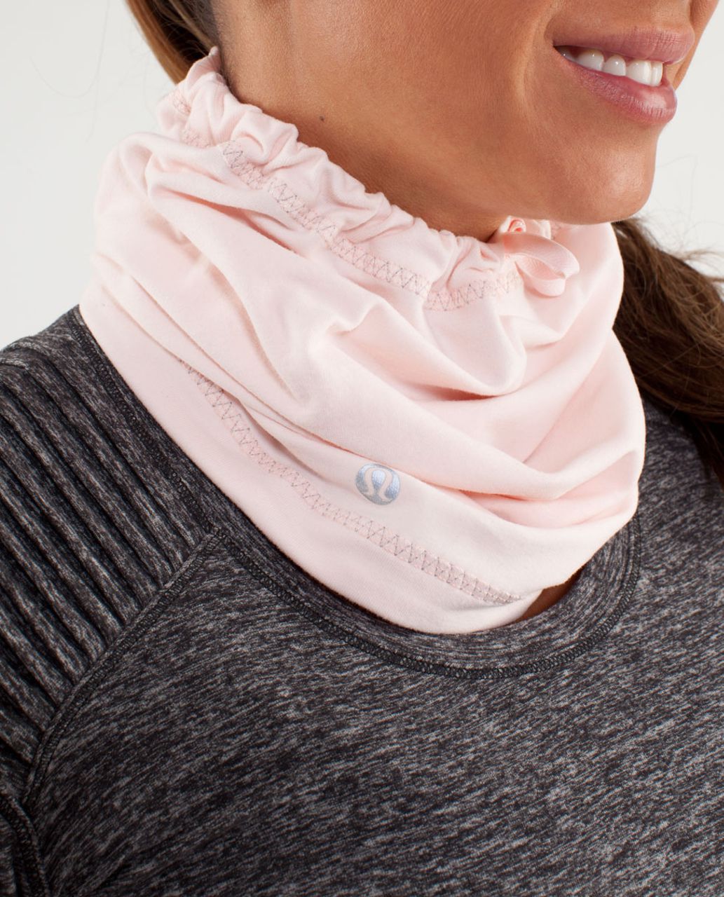 Lululemon Brisk Run Neck Warmer - Pretty Pink