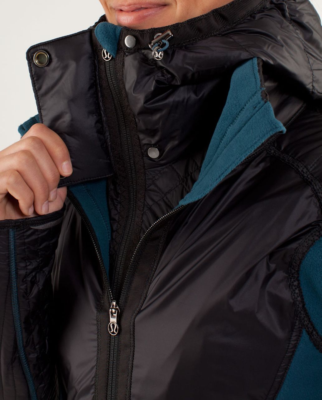 Lululemon Run:  Bundle Up Jacket - Alberta Lake / Black