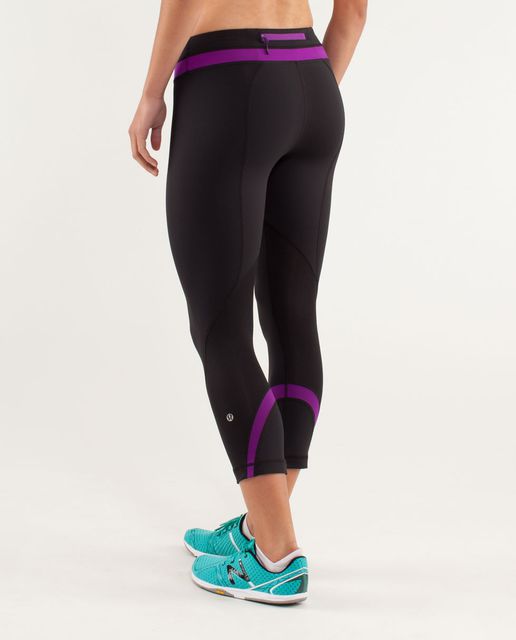 Lululemon Run: Inspire Crop II - Black / Quilt Spring 14-26