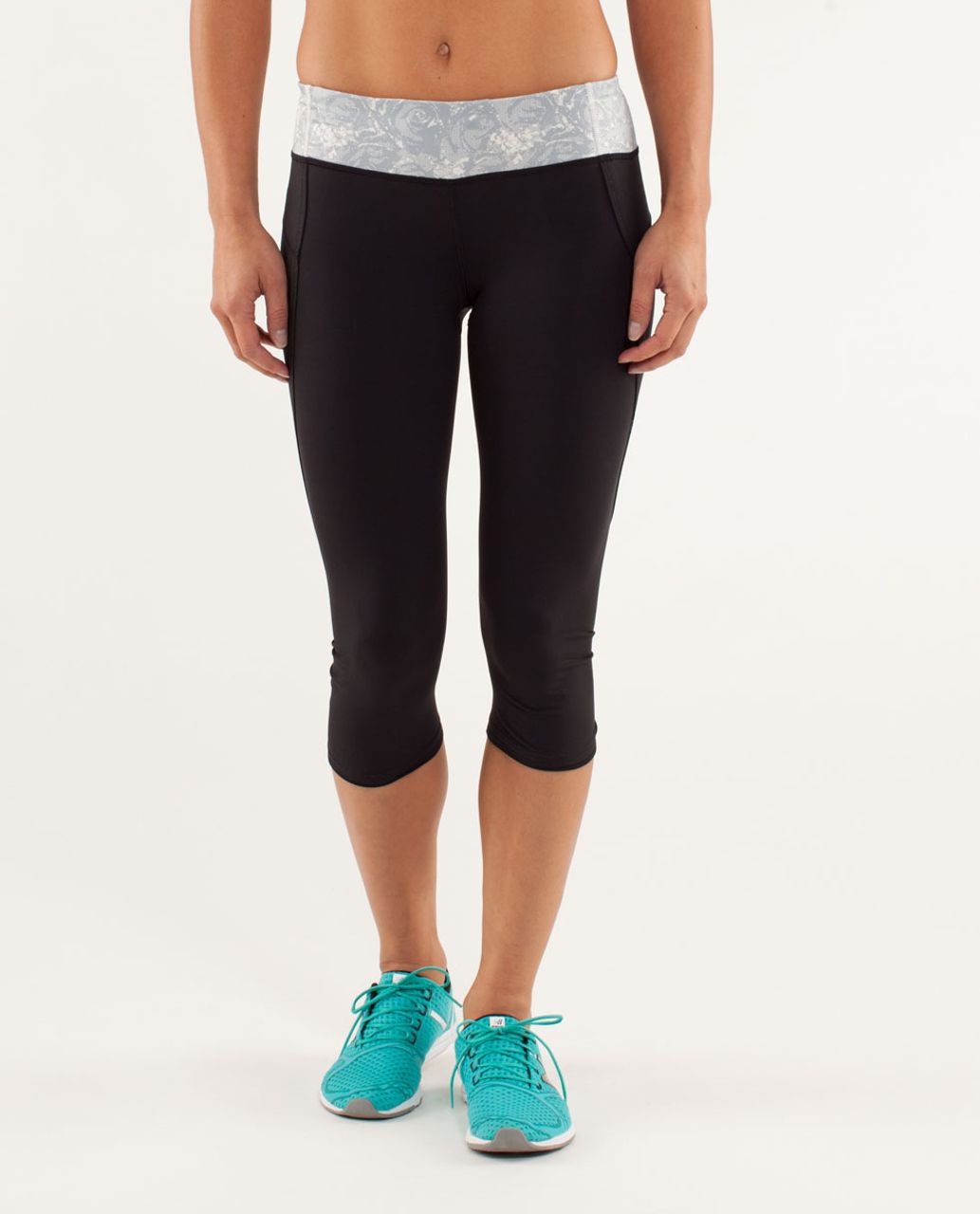 Lululemon Women's Run top Speed Cropped Leggings Size 8 Black & Turquoise