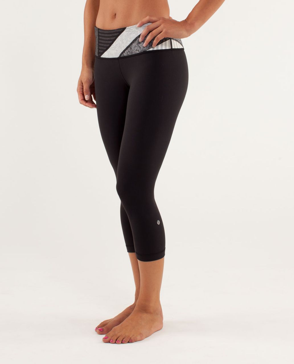 Lululemon Wunder Under Crop - Black / Quilting Winter 4 / Black