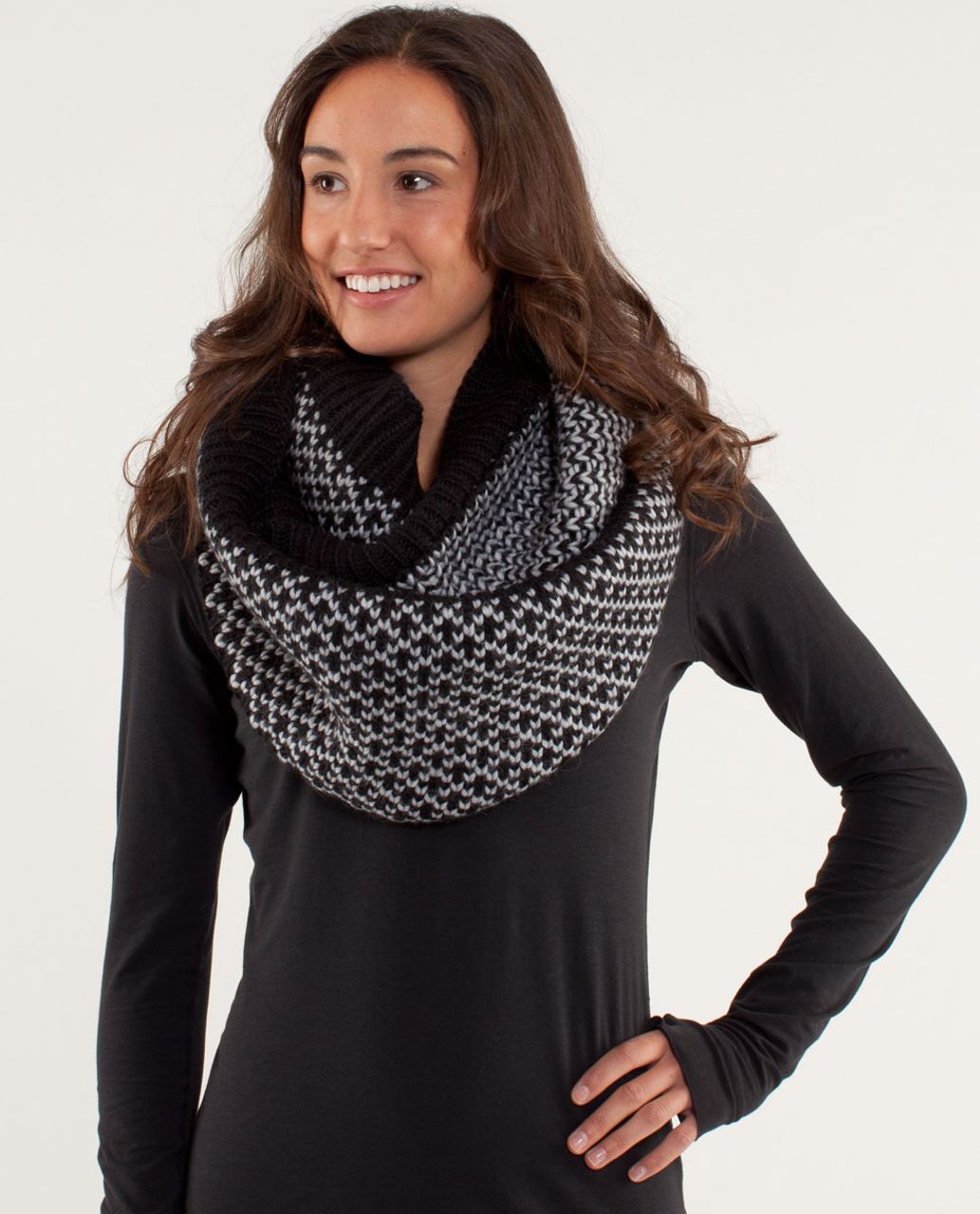 Lululemon Infinitely Mad Scarf - Silver Slate / Black