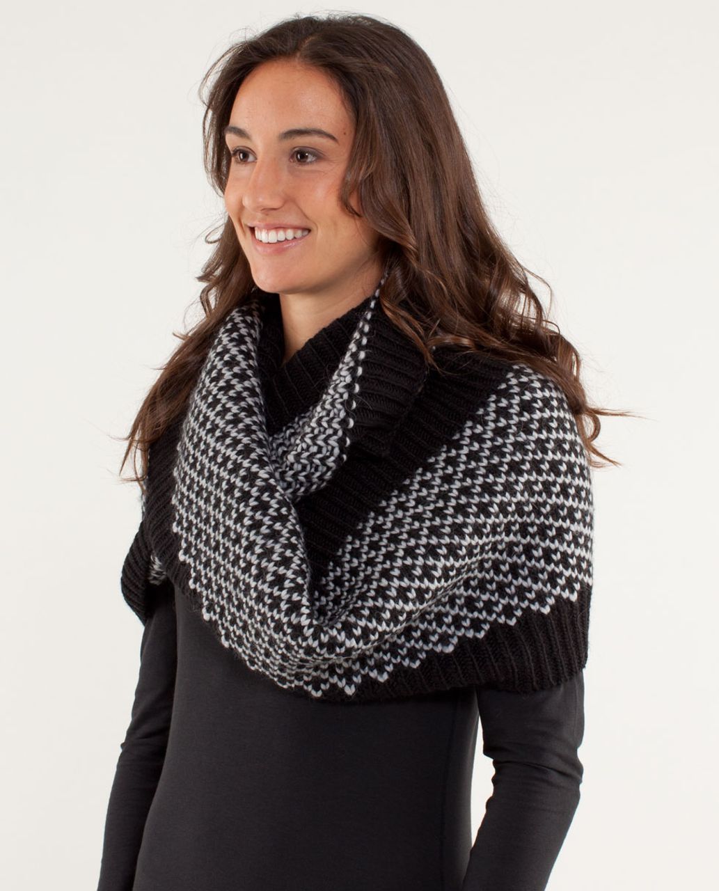 Lululemon Infinitely Mad Scarf - Silver Slate / Black