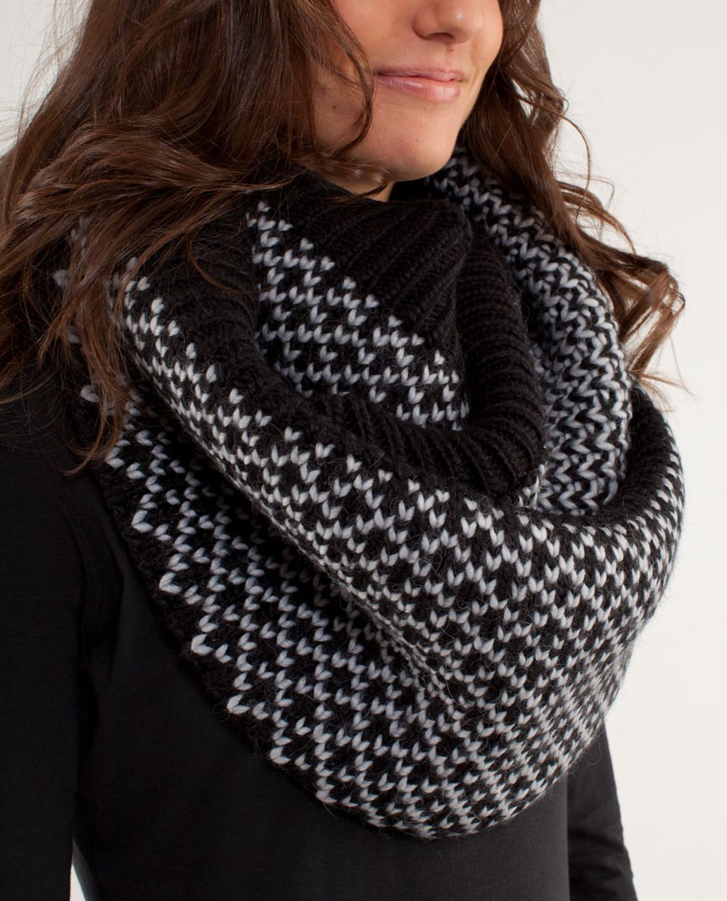 Lululemon Infinitely Mad Scarf - Silver Slate / Black