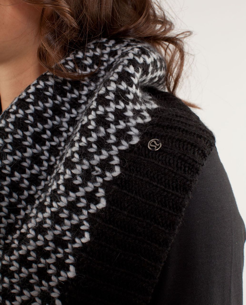 Lululemon Infinitely Mad Scarf - Silver Slate / Black