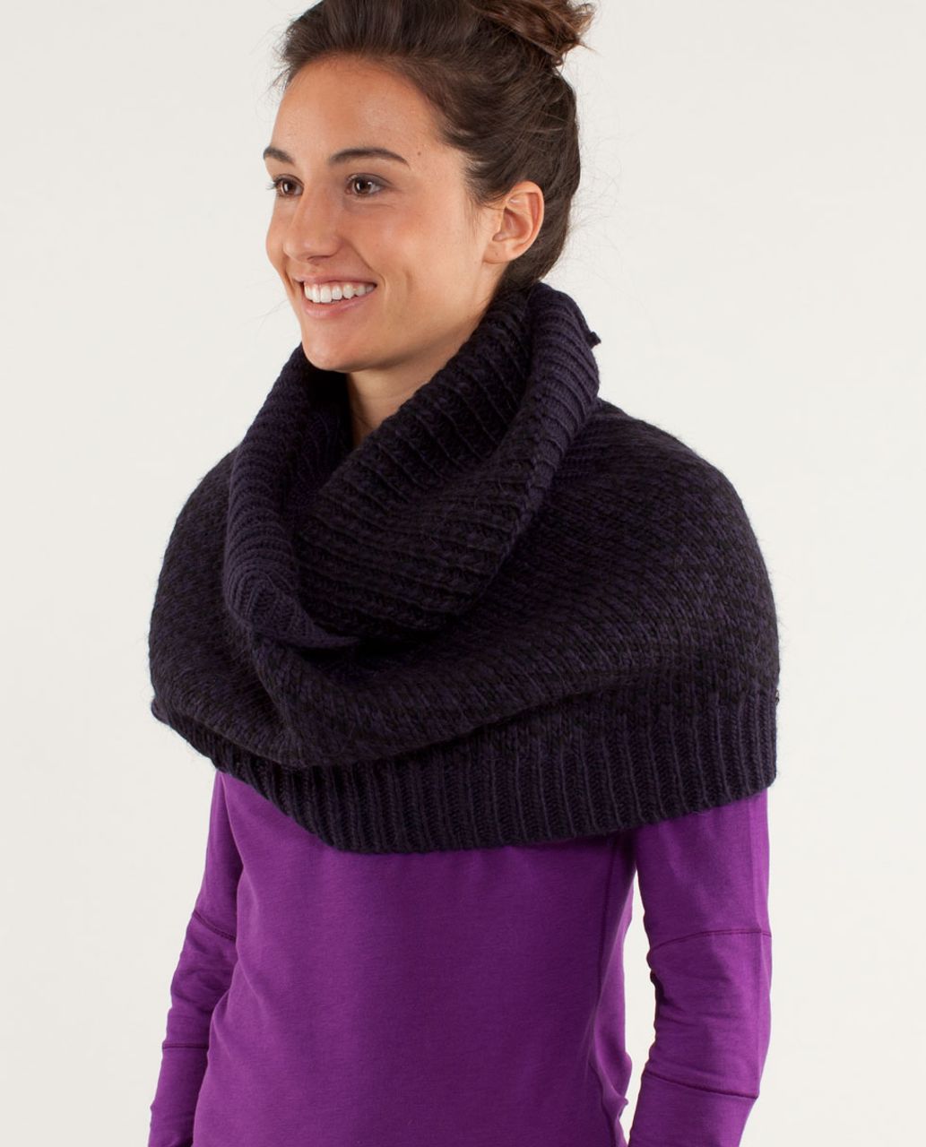 Lululemon Infinitely Mad Scarf - Black /  Black Swan