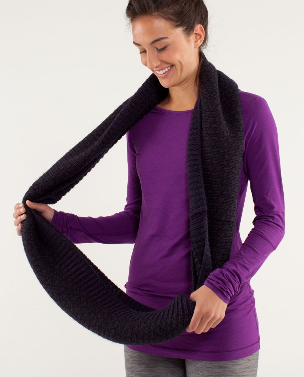 Lululemon Infinitely Mad Scarf - Black /  Black Swan