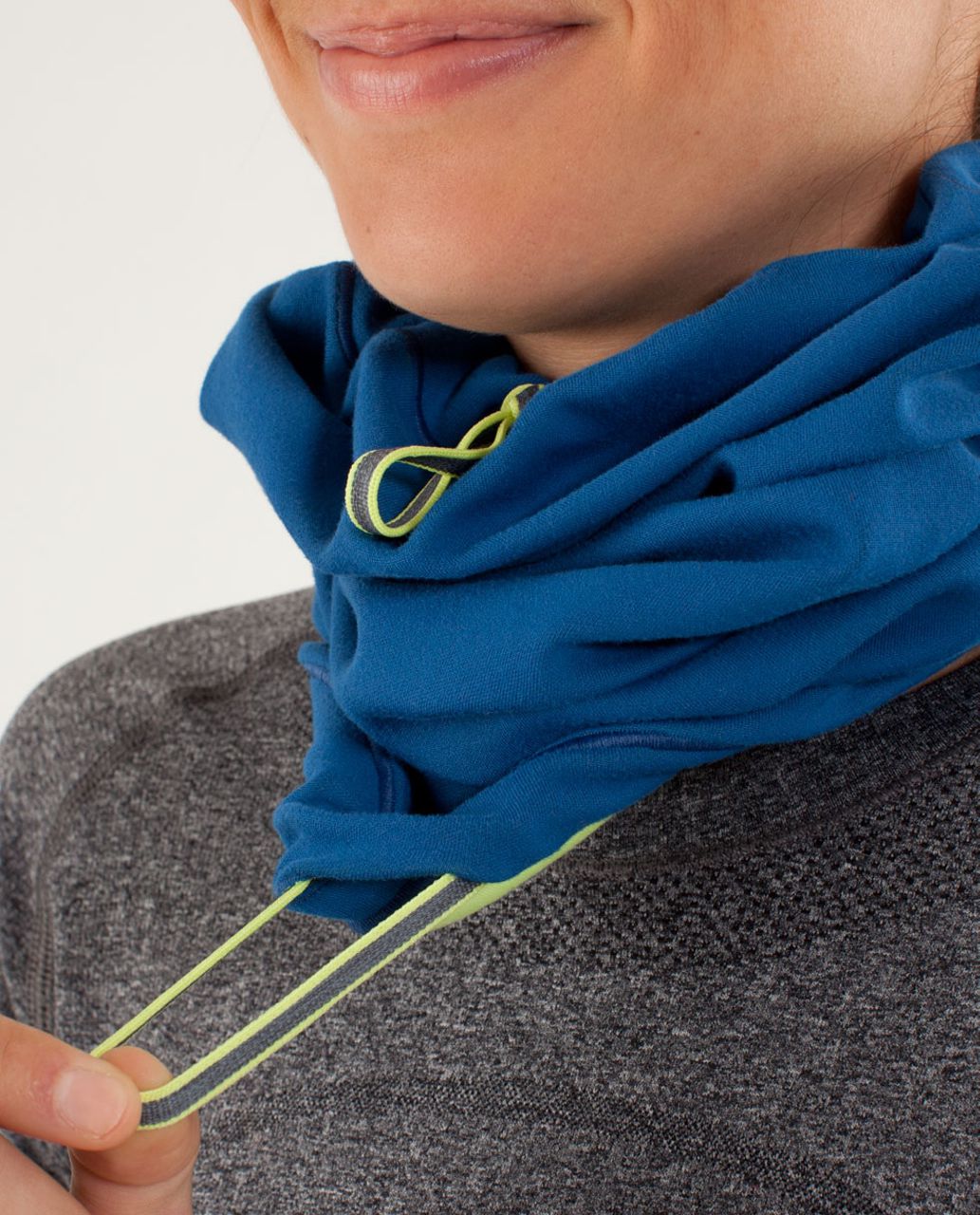 Lululemon Brisk Run Neck Warmer - Limitless Blue / Clarity Yellow