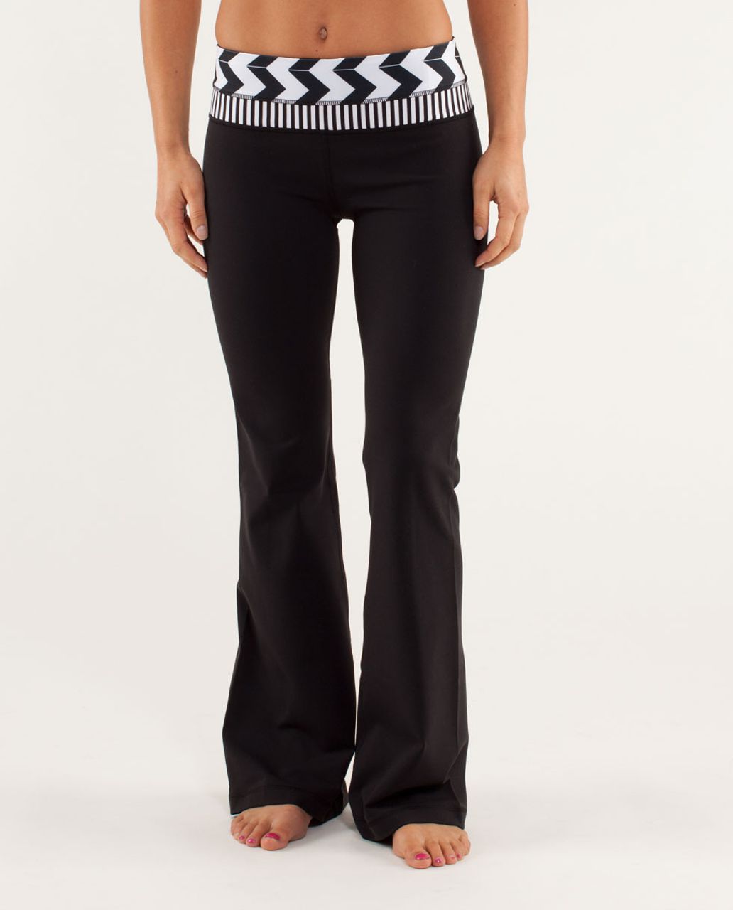 Lululemon Groove Pant *Slim (Regular) - Black / Arrow Chevron White Black /  Classic Stripe Black And White - lulu fanatics