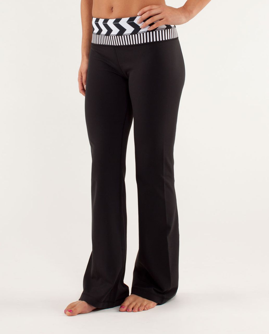 Lululemon Groove Pant *Slim (Regular) - Black / Arrow Chevron White Black / Classic Stripe Black And White