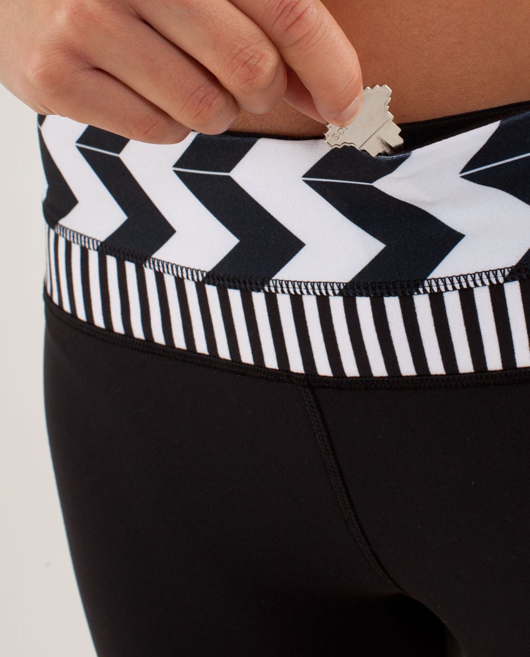 Lululemon Groove Pant *Slim (Regular) - Black / Arrow Chevron White Black / Classic Stripe Black And White